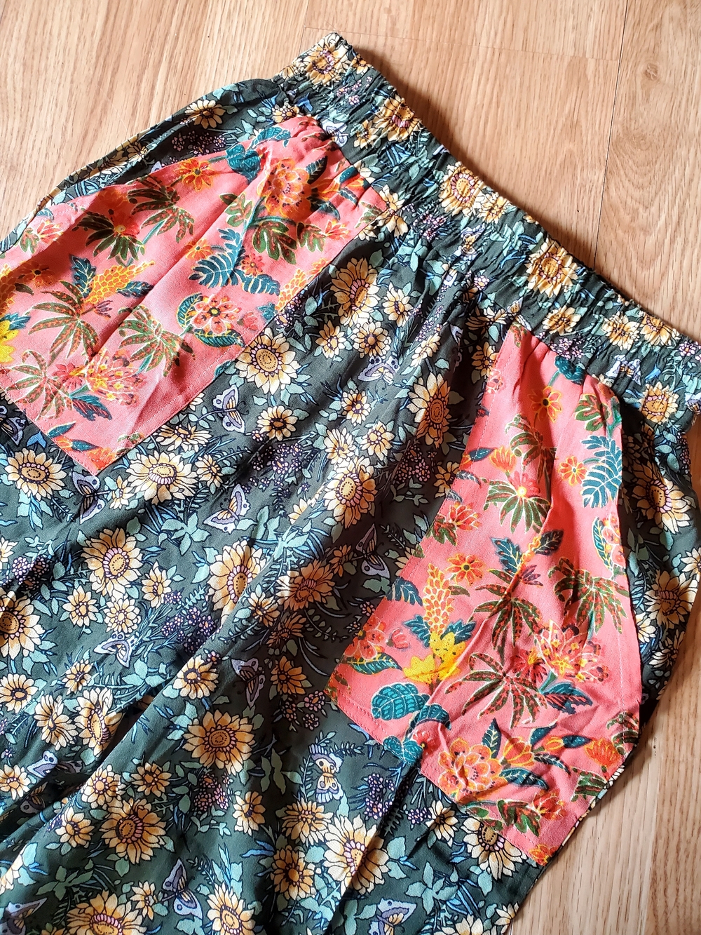 NATURAL LIFE Green Floral Wide-Leg Pants with Coral Pocket Accents - Picture 4 of 5